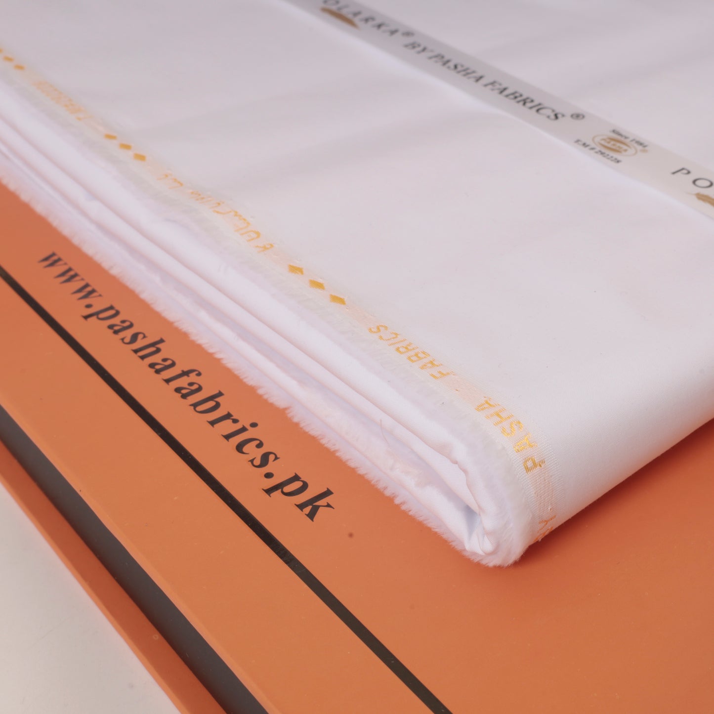 Royal – Cotton (Semi soft finish)